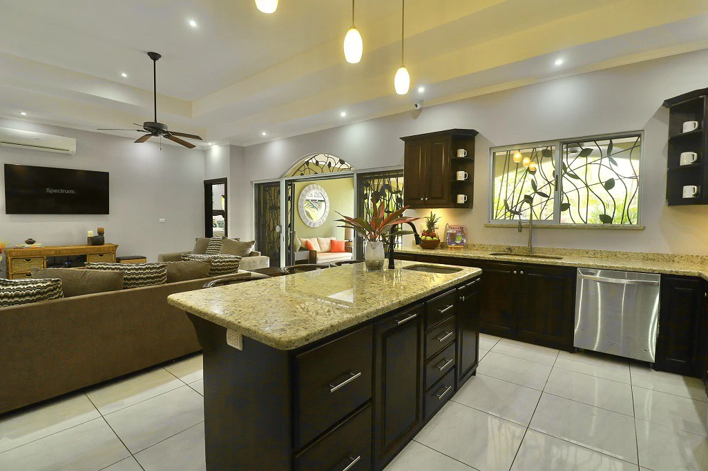 Incredible Casa Verde: Walk to the Beach in Bejuco! - Gallery image 34