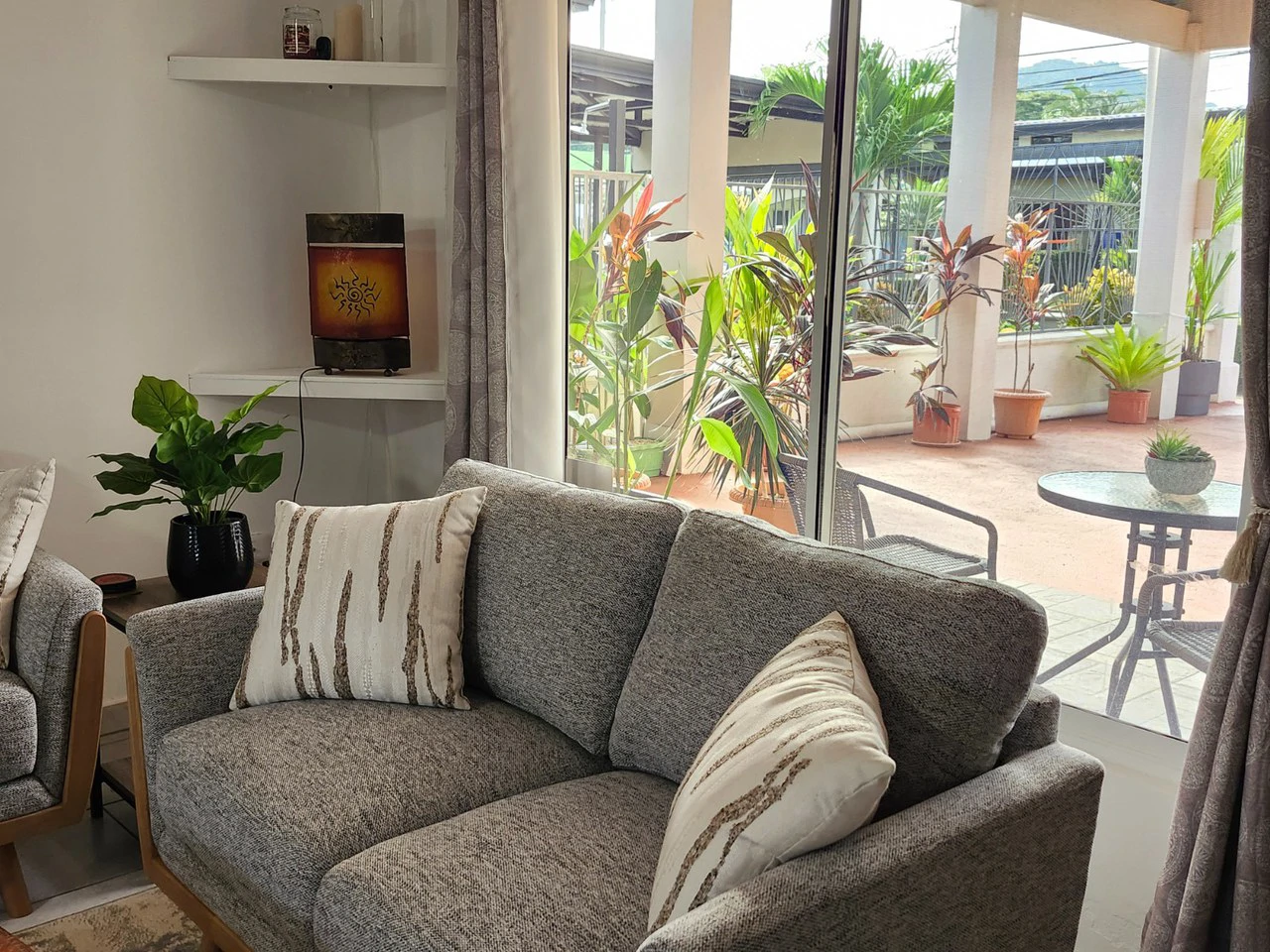 Jaco House like NEW- 4 Bedroom+Lock off Apartment - Gallery image 2