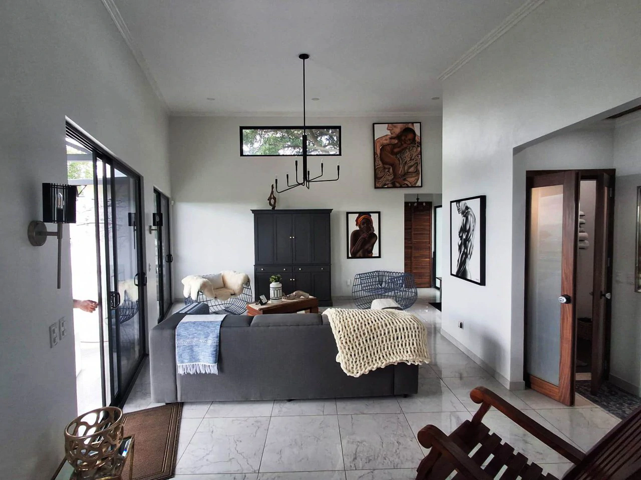 Hillside Living With Views!: Modern 3 bedroom home...Million Dollar Views! - Gallery image 5