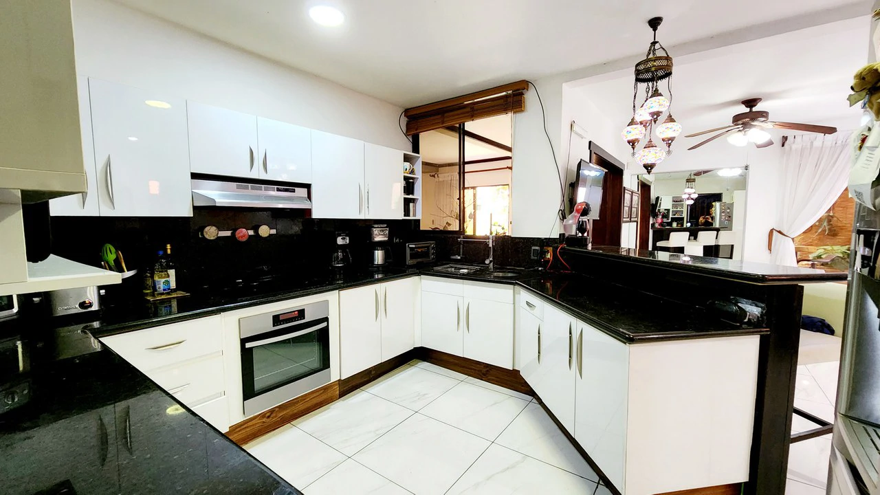 House For Sale in Llorente - Gallery image 11