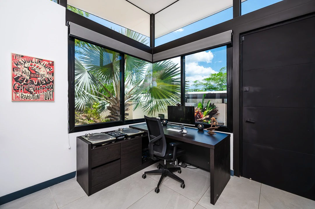 Casa Kalachuchi: Gorgeous Modern Jungle Oasis with Sunset Views in Gated Community - Gallery image 20