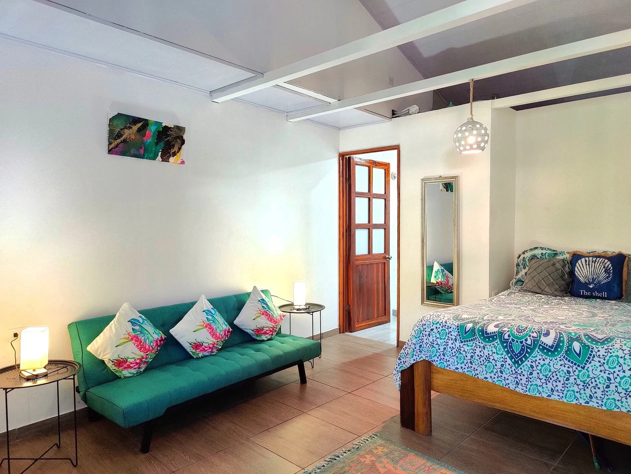 Charming 6 Bd/5 Ba Multi-Unit Rental Property - A Versatile Investment Opportunity - Gallery image 3