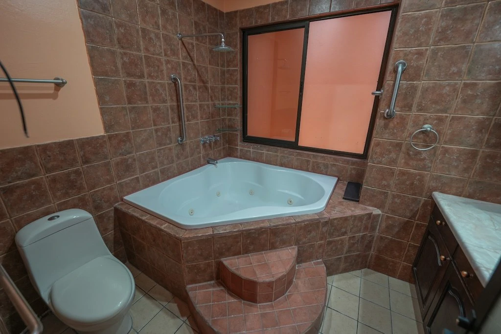 House For Sale in Lomas de Ayarco - Gallery image 25