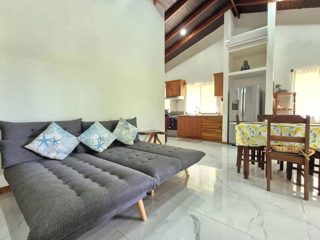 Casa Verde Norouz: Renovated 2-Bedroom Home with Independent Guest Cottage Just 3 Minutes from Sámara - Gallery image 14