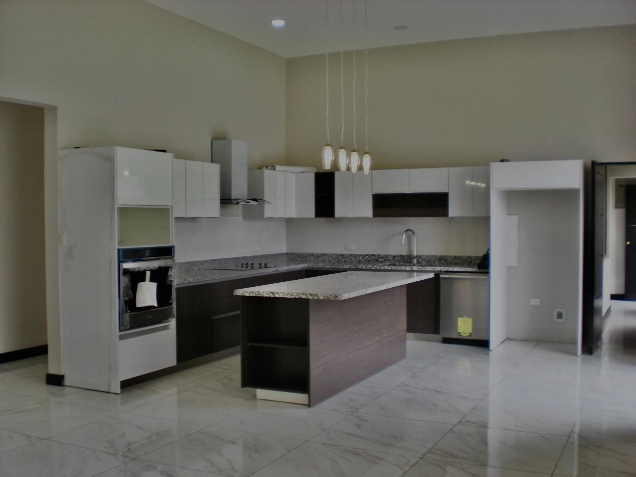 Residencial, Ciudad Cariari: Exclusive Opportunity: Spacious Home for Sale in Residencial Bosques de Doña Rosa, Ciudad Cariari - Gallery image 2
