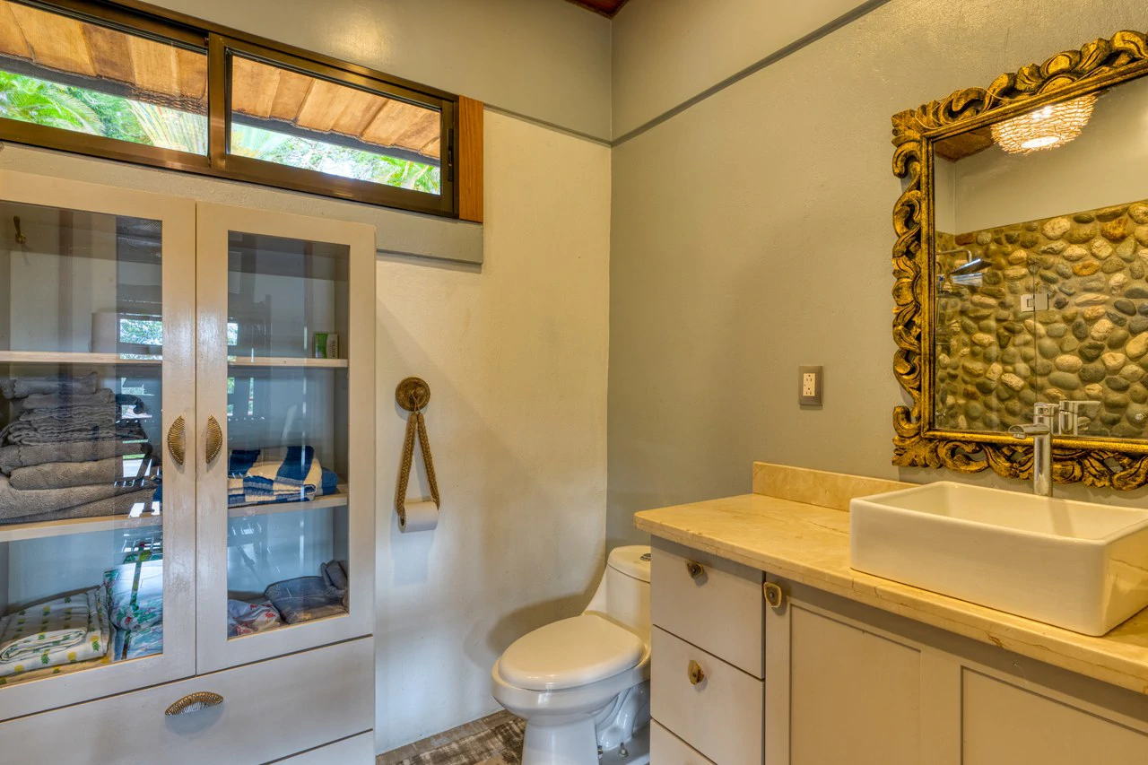 5 Bedroom Mountain Retreat Minutes from the Beach Platanillo Costa Rica - Gallery image 69