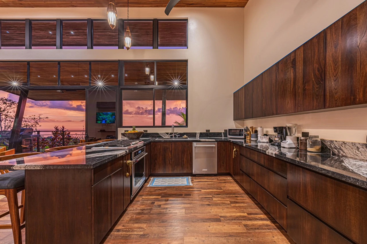 Casa Markissa: Luxury Oceanview Villa with Proven Rental Income. - Gallery image 13