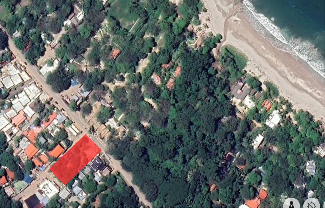 Prime Commercial Corner in the Heart of Santa Teresa: 2,000m² Corner Lot on  Santa Teresa's main road  – High Income & Development Potential - Gallery image 2