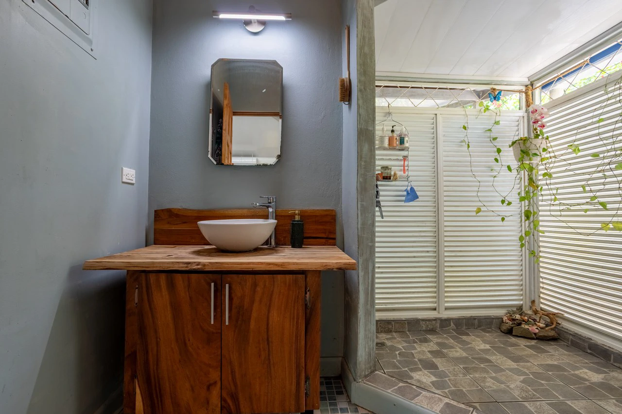 Uvita Beach Bungalow Walking Distance to the National Park - Gallery image 25