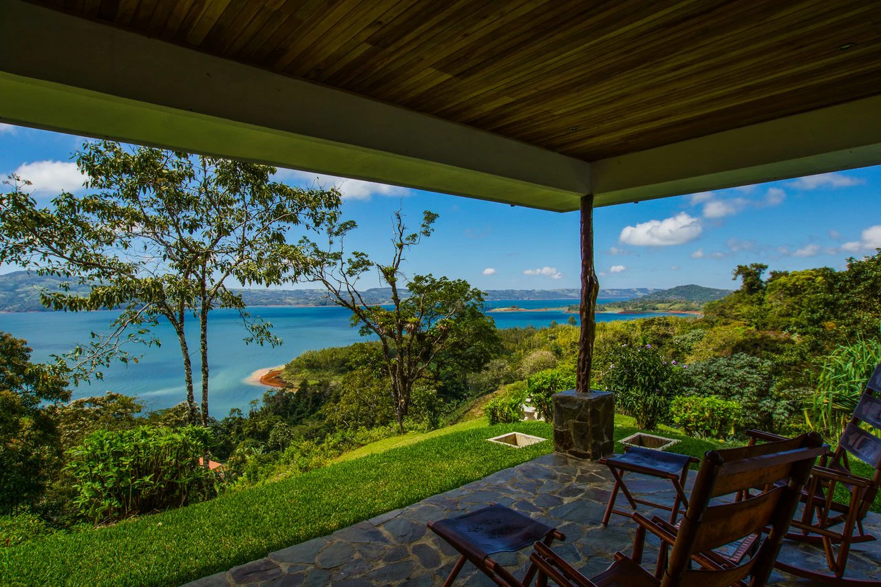 Luxury Vacation Rental Villas for Sale with Amazing Views of Lake Arenal - Gallery image 4