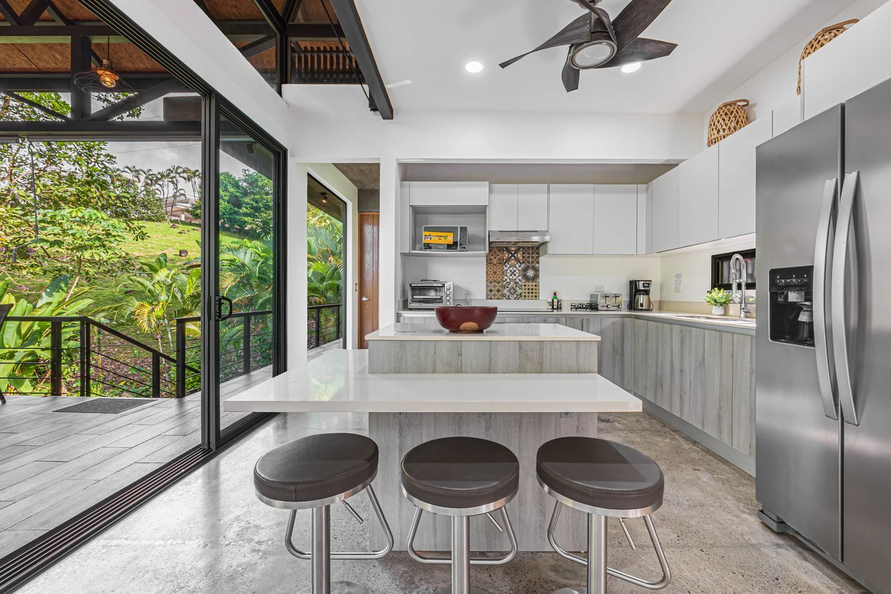 3 bedrooms, 2.5 bathrooms Villa Steps from Uvita, beautiful Beaches, Waterfalls, Restaurants and Tourist Attractions. - Gallery image 2