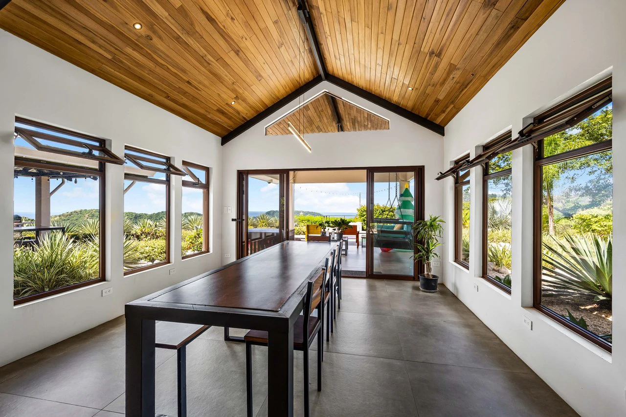 Casa Arcadia: Ocean-View Home with Two Income-Producing Studios - Gallery image 6