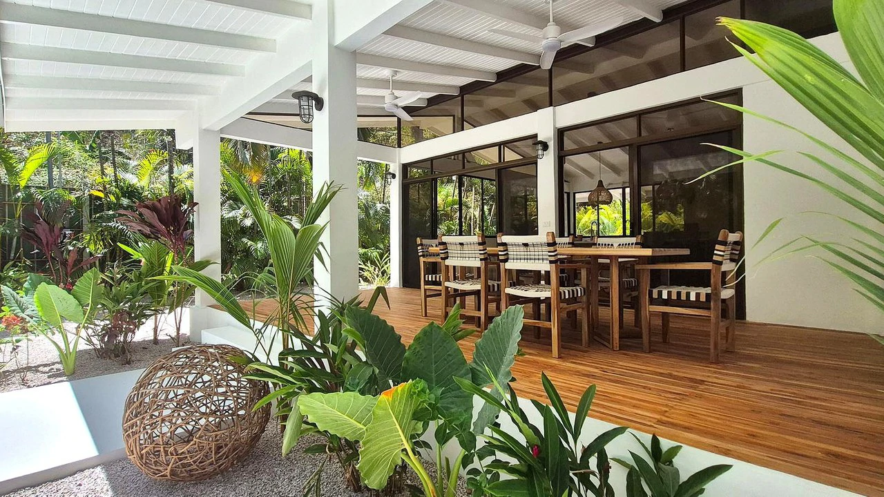 Casa Sol: Casa Sol – A Tropical Beach-Style Home with Pool, Designed for Year-Round Vacation Living - Gallery image 5