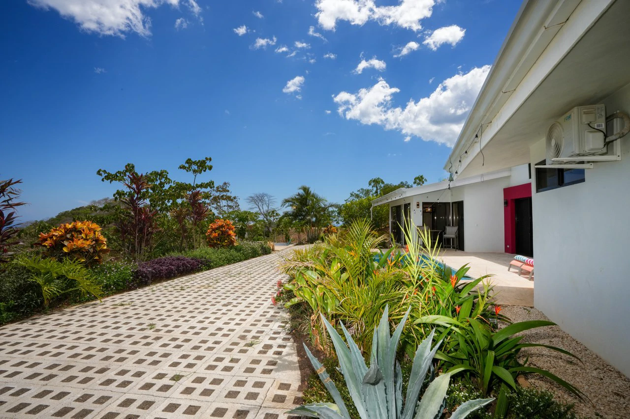 casa pacific: Exclusive Listing | Modern Ocean View Living in carrillo - photo 19