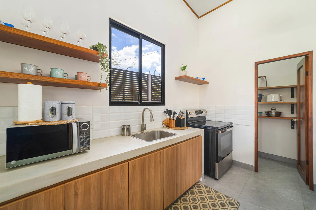 Villa Nanku: Tropical Playa Negra Home with Guest House & Pool - Gallery image 22