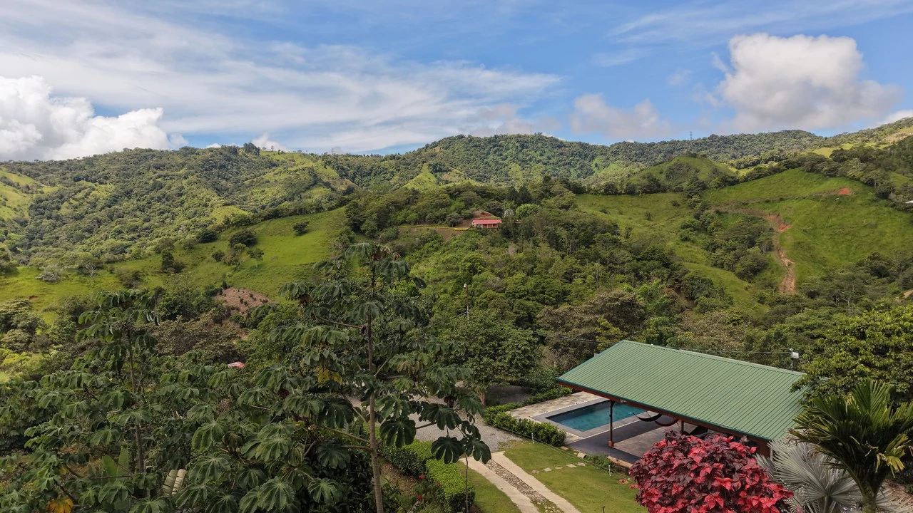 Mountain House For Sale in San Isidro del General - photo 6