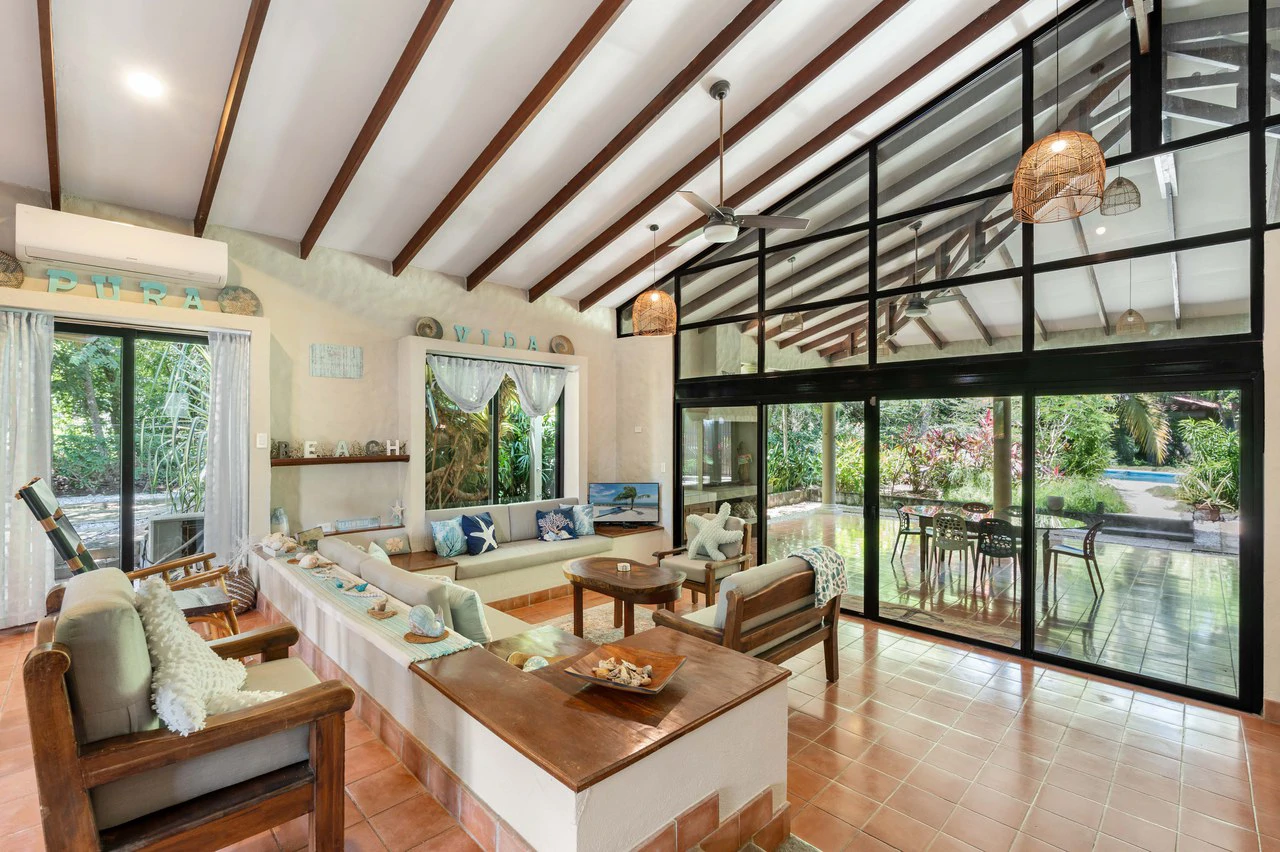 Casa El Coco: Modern Beach Retreat Steps from the Sand in Palm Beach Estates
