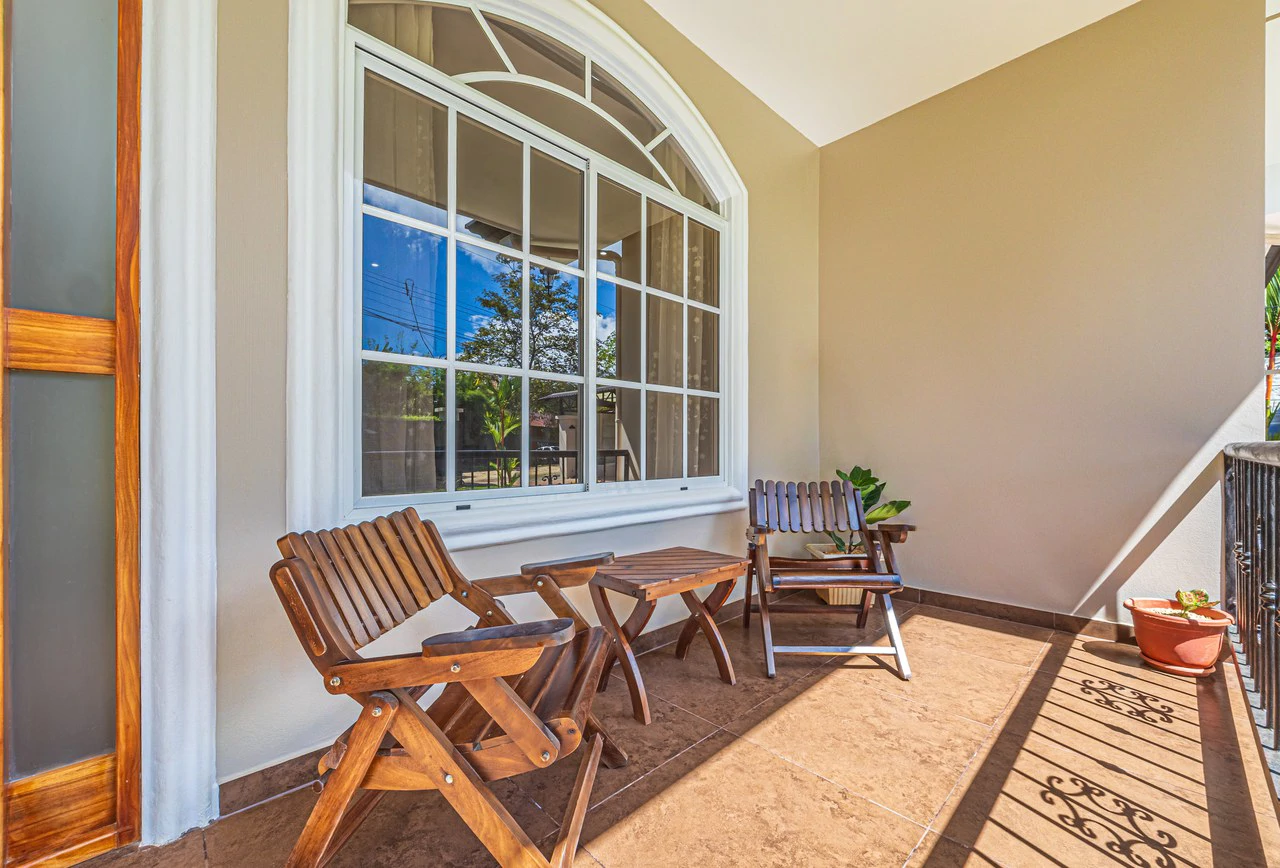 Exceptional 5-Bedroom Residence on Los Laureles Street – Prime Location & Versatile Layout - Gallery image 29