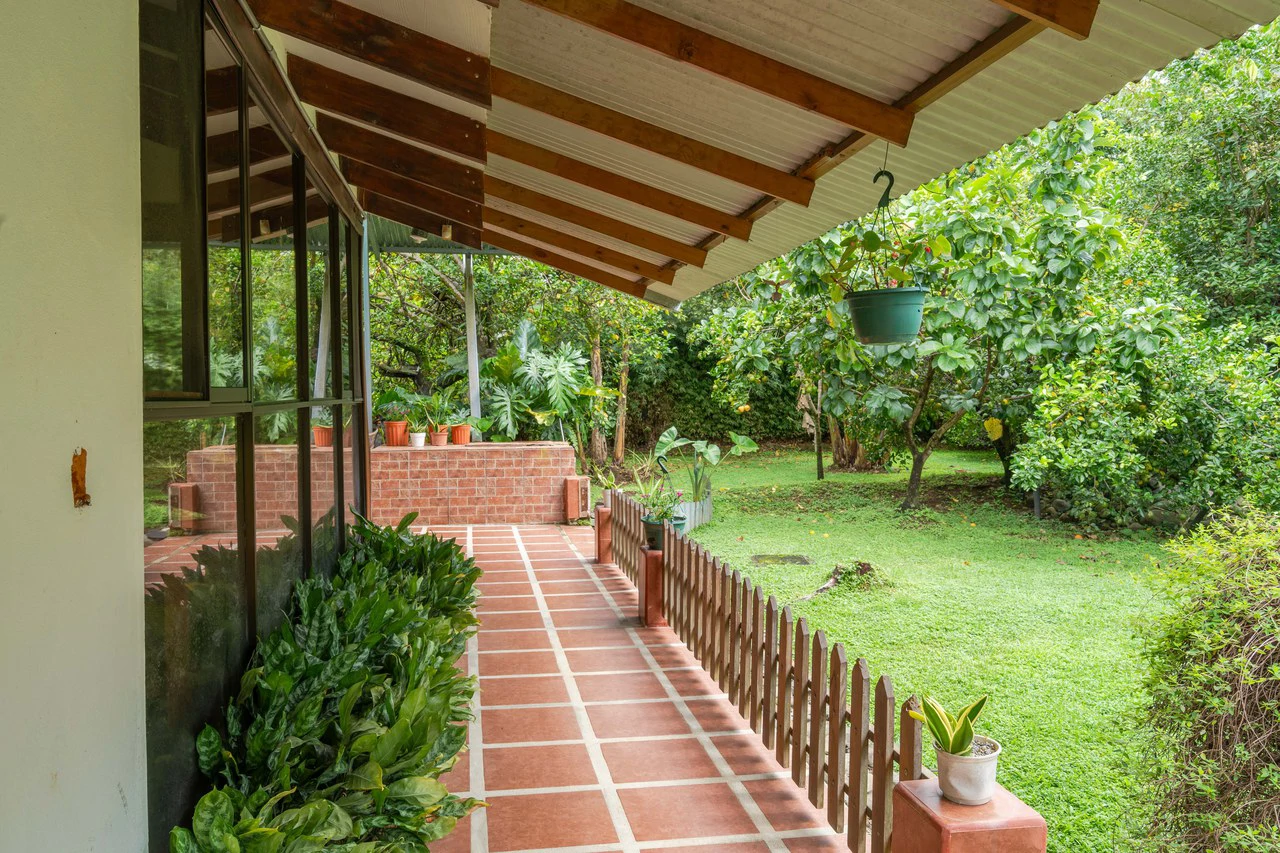 Matapalo gated home, 5 minutes from beach - Gallery image 19
