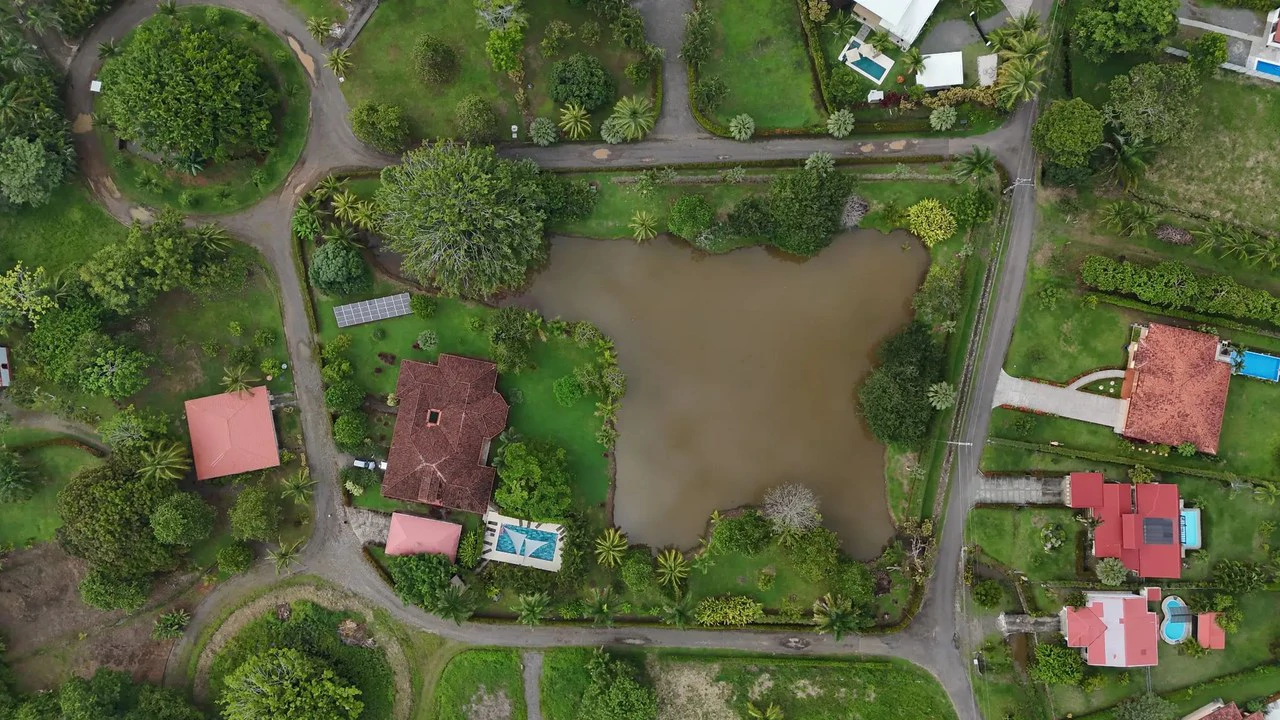Tropical Luxury Estate with Private Lake, Pool & Prime Location Near Costa Rica’s Best Beaches: Near the Coast House For Sale in Parrita - Gallery image 15