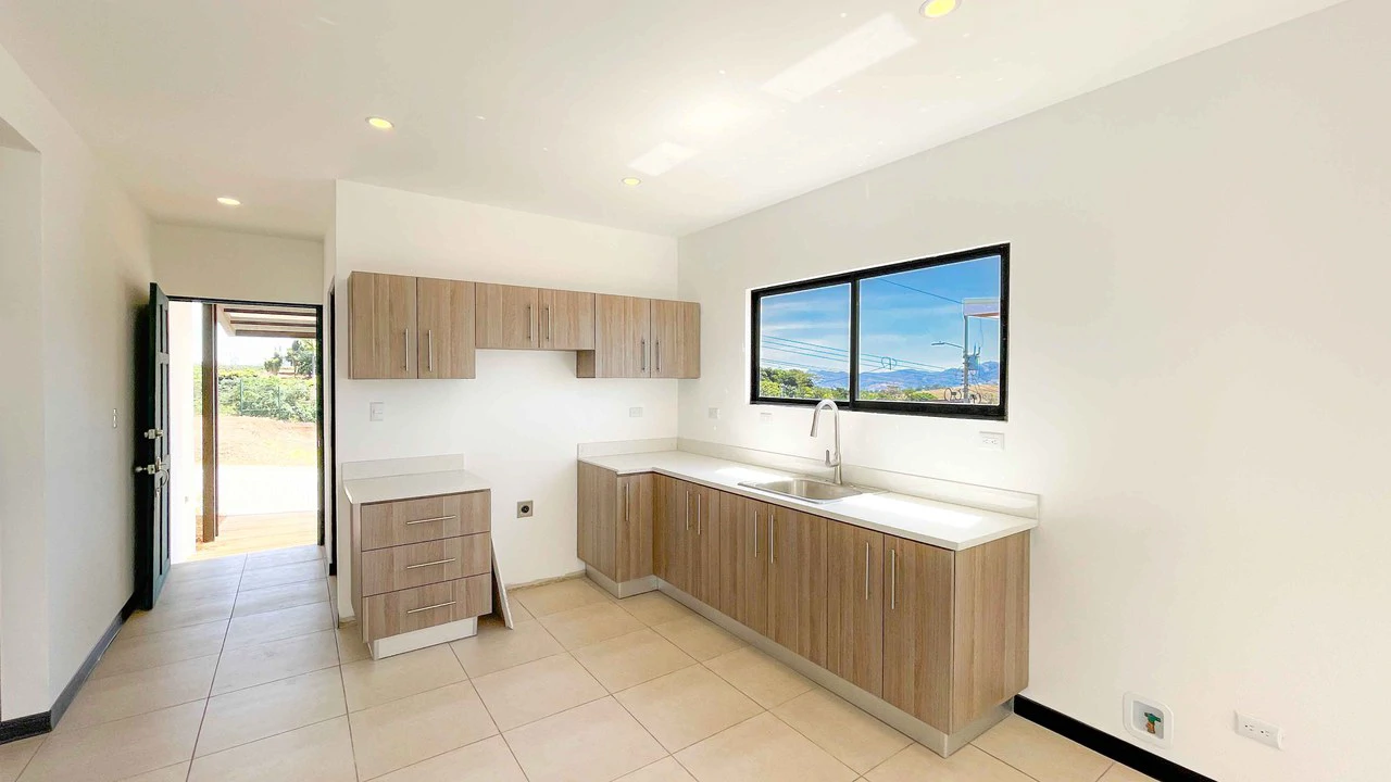 Charming New House for Sale in Gated Community - Gallery image 7