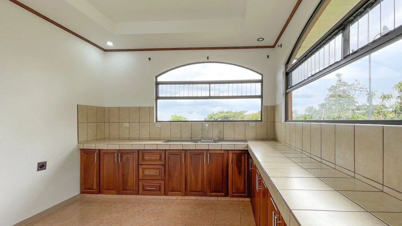 House for Sale in San Isidro, Grecia – 3,359 m² Lot with View - Gallery image 7