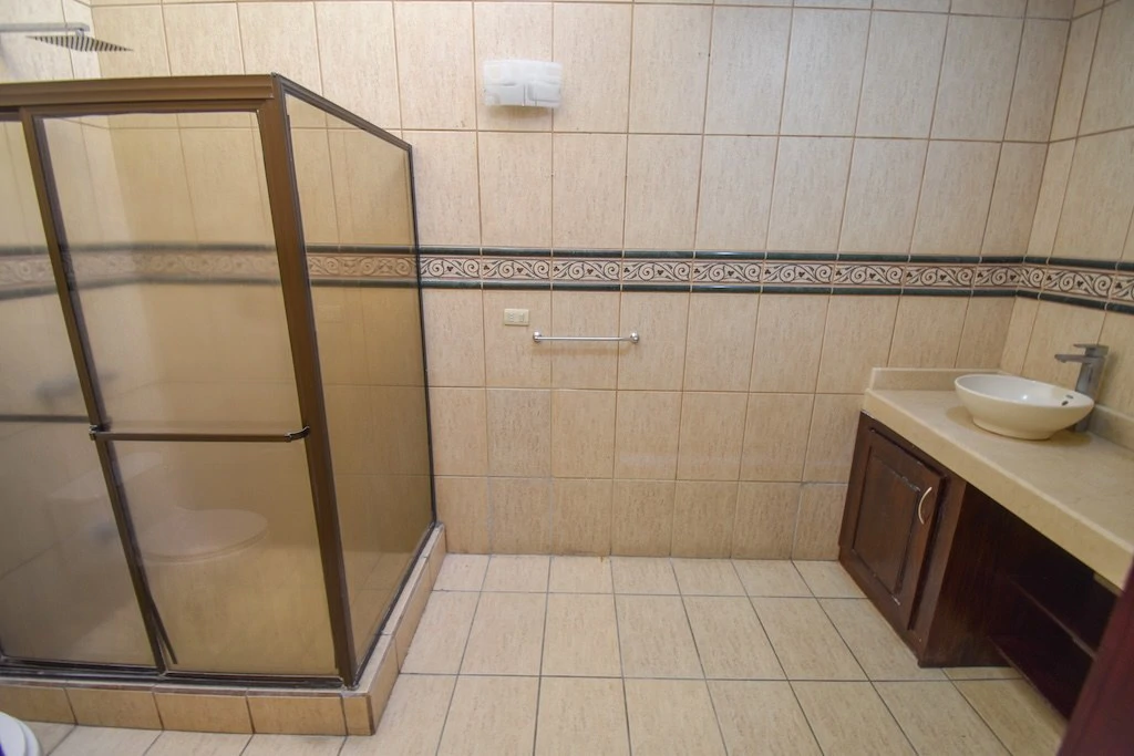 Excelente Oportunidad Propiedad con 2 casas en Trejos Montealegre: House For Sale in Trejos Montealegre - Gallery image 26