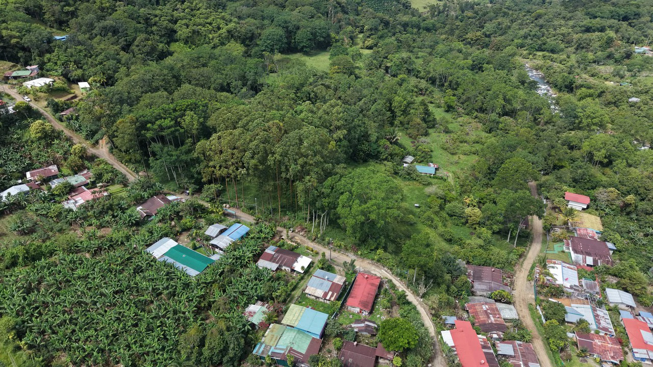 Mountain Home Construction Site For Sale in San Isidro del General - photo 2