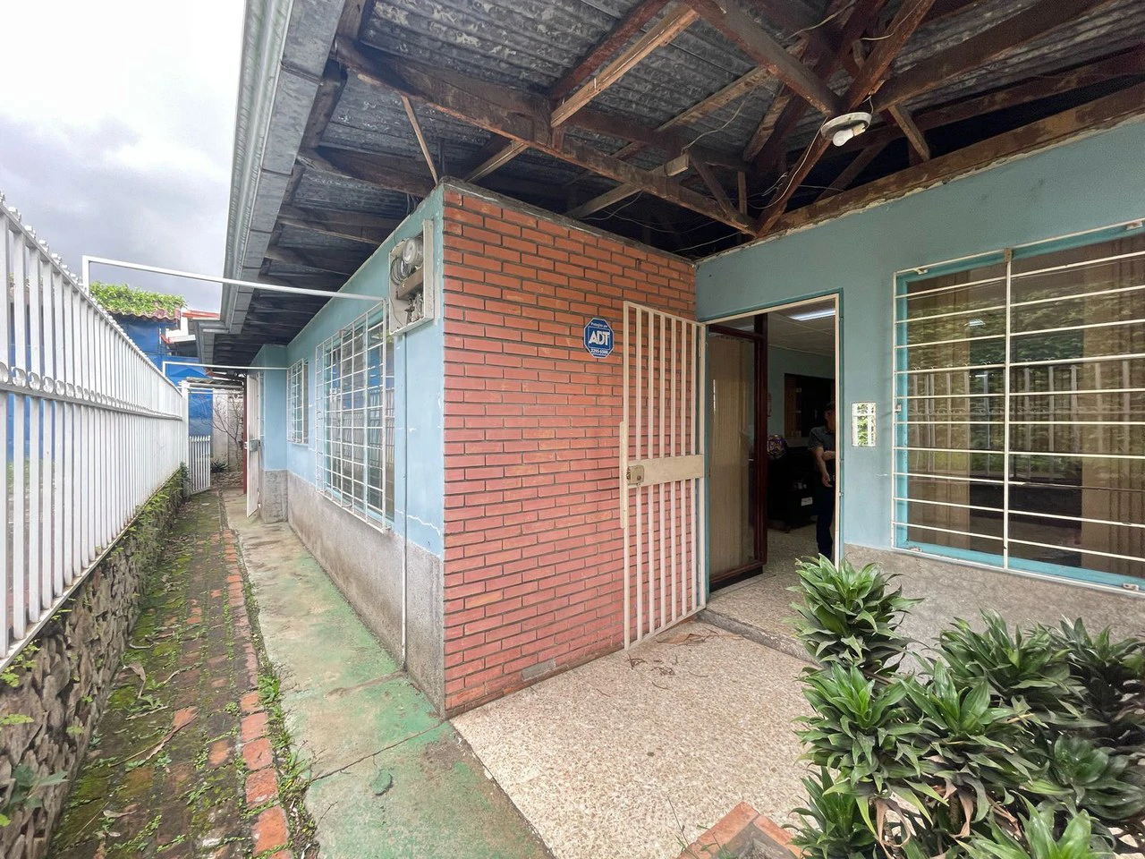 Warehouse and Mixed-Use Property for Sale in Desamparados: Warehouse For Sale in Desamparados - Gallery image 3