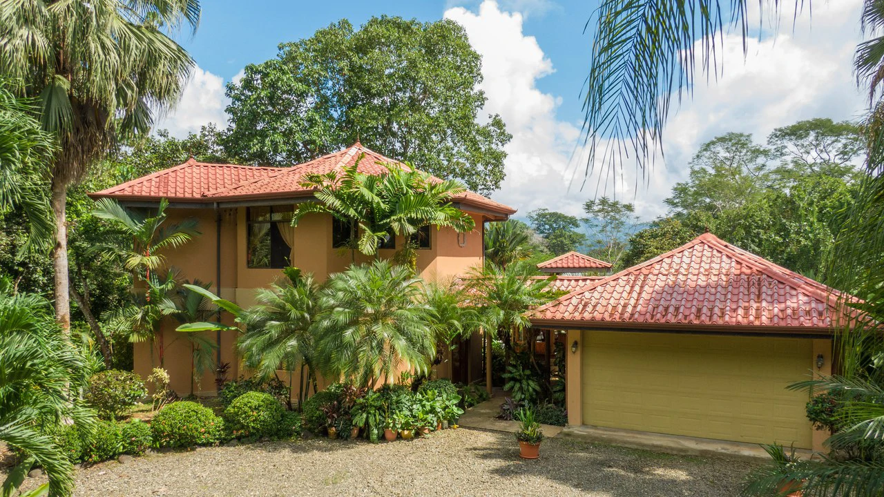 Stunning Tropical Home in Gated community with Hundreds of fruit trees: Mountain House For Sale in Naranjito - Gallery image 36