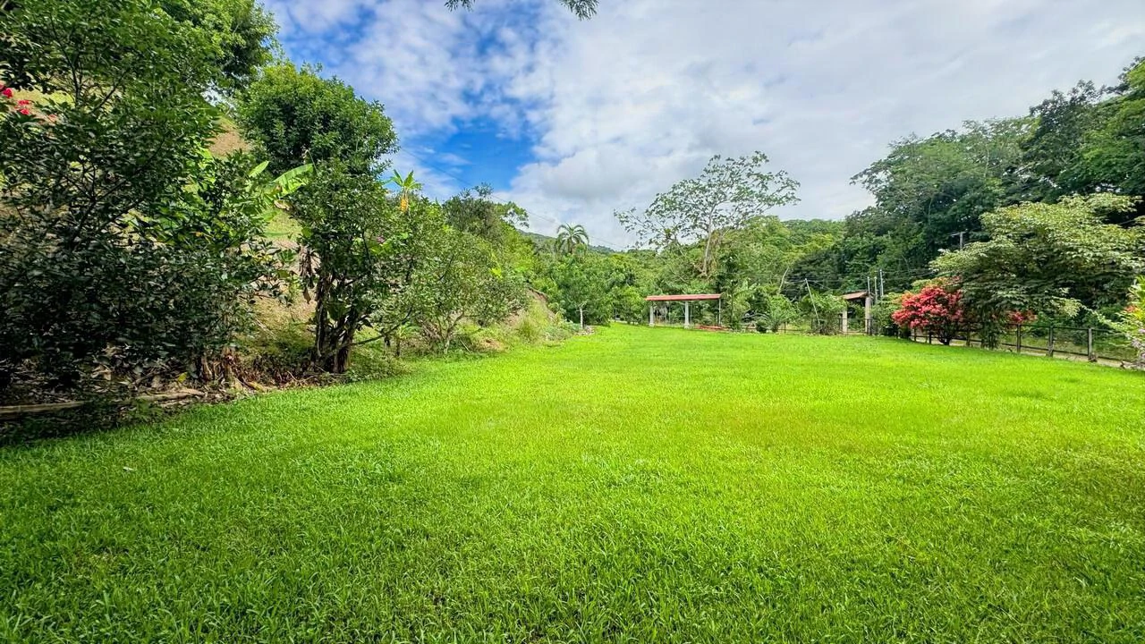 Charming Hardwood Cabin with Fruit Garden Near San Isidro - Gallery image 55