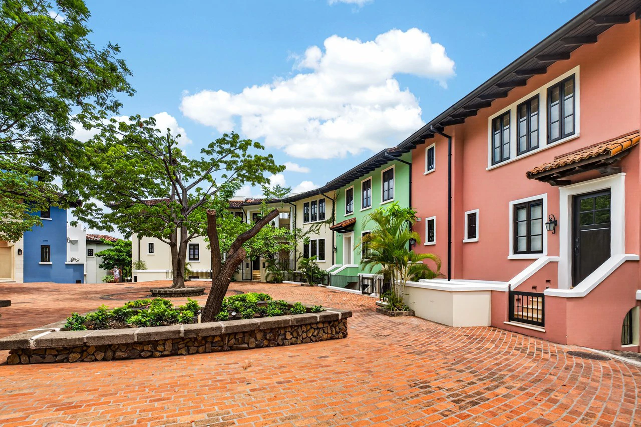 16 Avenida La Antigua: Renovated Turn- Key Living in the Heart of Las Catalinas - Gallery image 32