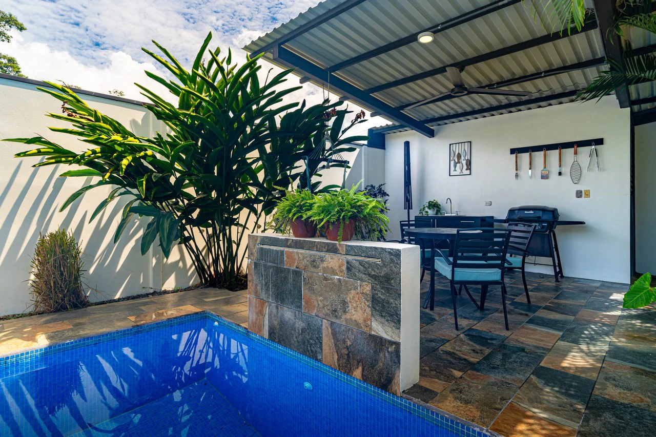 Modern 3 Bedroom Home - Walking distance to it all! - Gallery image 17