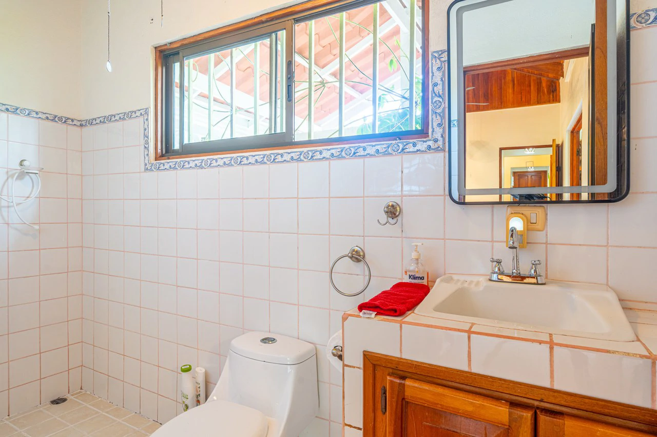 Amazing Mountain View and Ocean View House and Guest House on 4.5 Acres of land in Ojochal - Gallery image 18