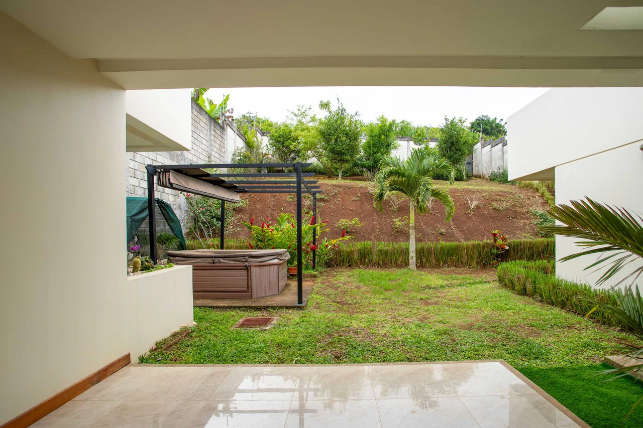 Exclusive 3-Level House in Los Tucanes, San Ramón, Costa Rica - Gallery image 14