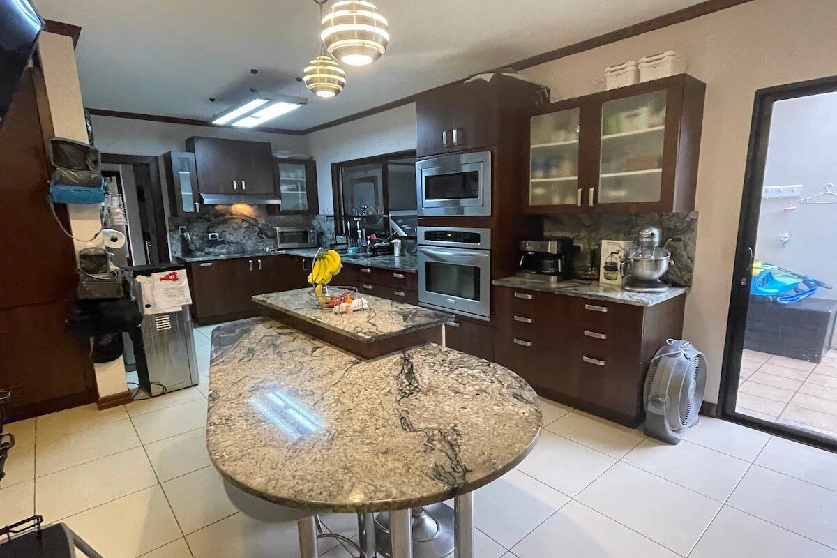 House For Sale in Lindora - Gallery image 12