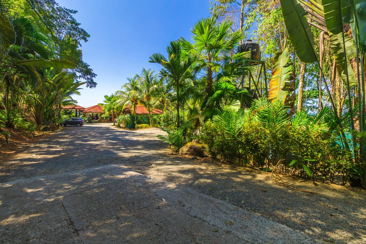 Popular 20-room Boutique hotel /retreat. Stunning ocean views - Gallery image 35