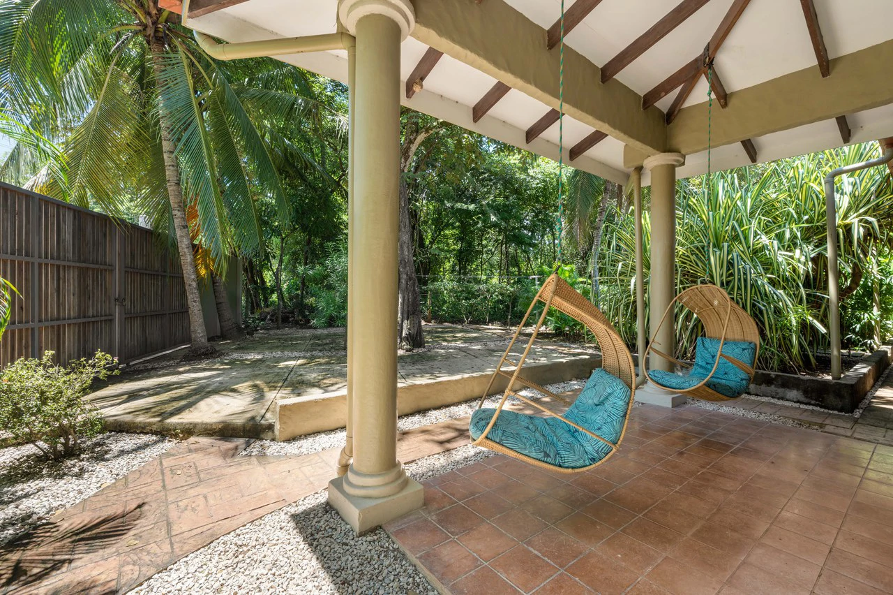 Casa El Coco: Modern Beach Retreat Steps from the Sand in Palm Beach Estates - Gallery image 20