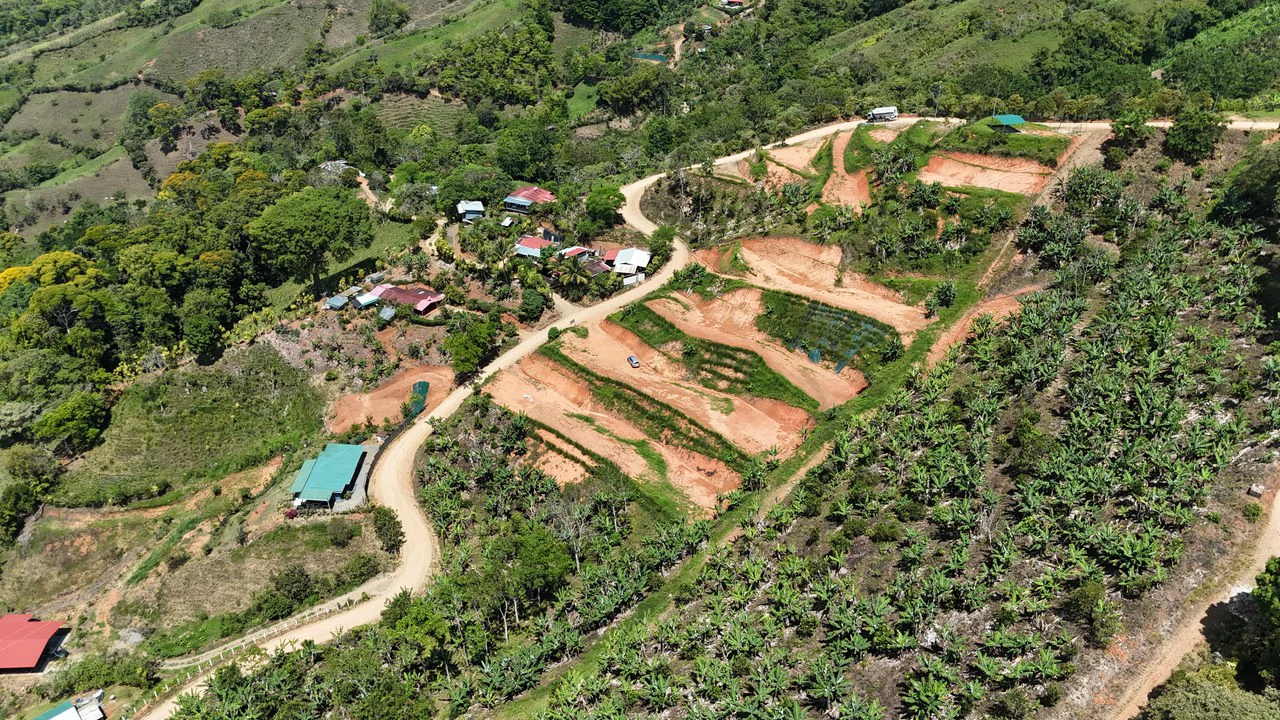 LOTE EN EXCLUSIVO PROYECTO RESIDENCIAL: Mountain Home Construction Site For Sale in San Miguel - Gallery image 7