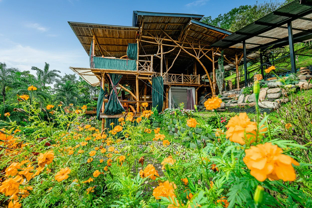 Riverfront Sanctuary with Breathtaking Views of Diamante Waterfalls - Gallery image 2
