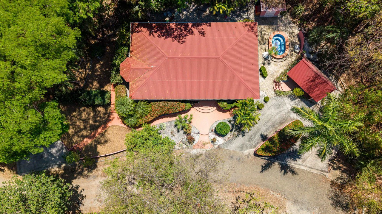 Casa Sereno: A Spacious Retreat Just Minutes From Town - photo 18