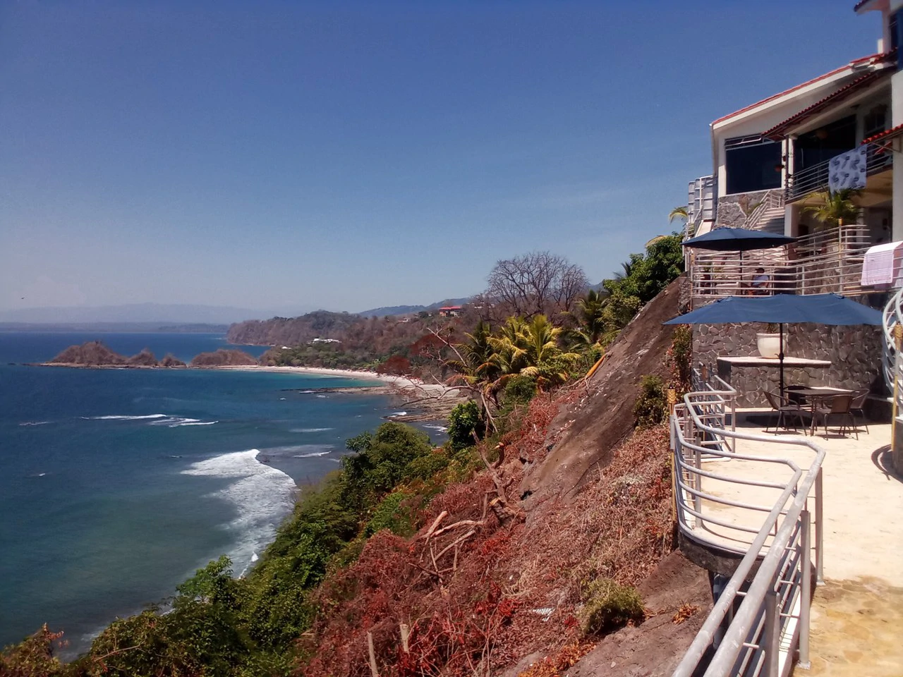 Celebrity Escape: Exquisite 4-Level Mansion with Private Infinity Pool in Altos Leona Mar! - Gallery image 16