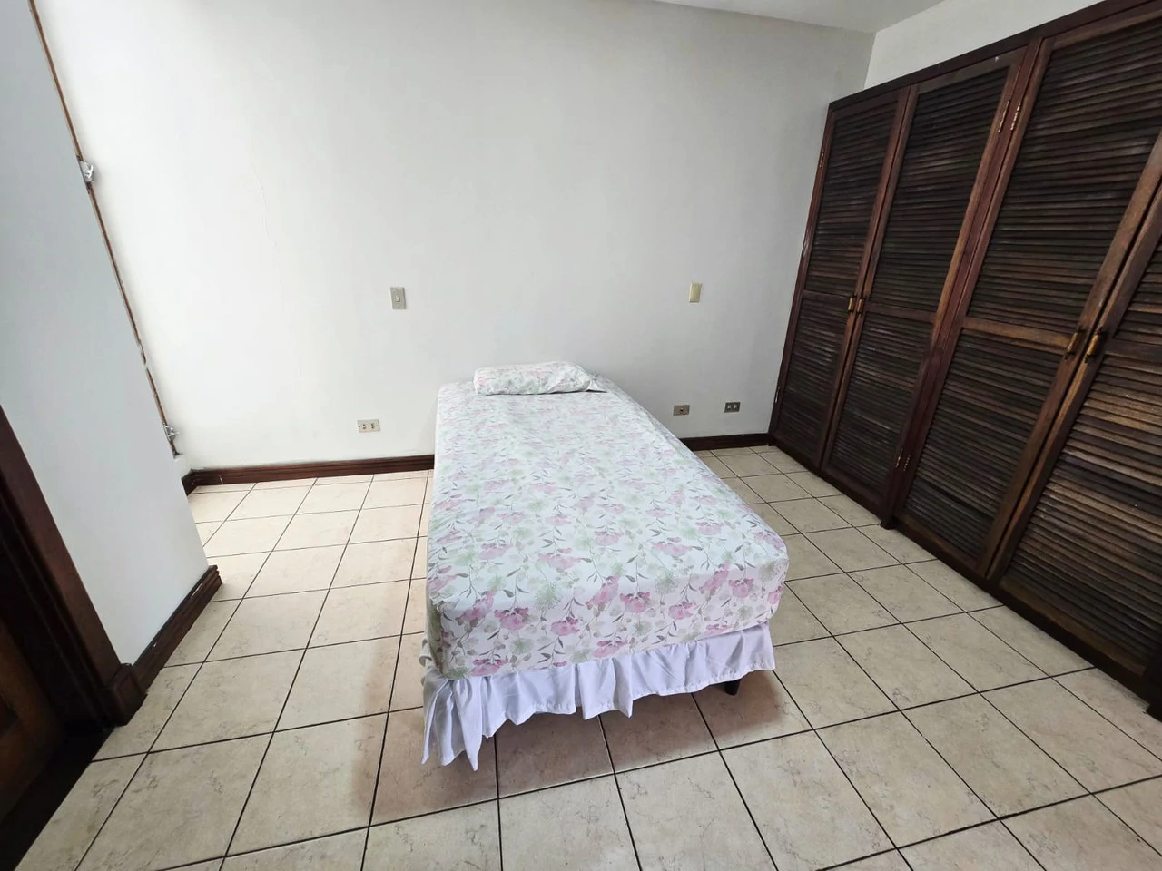 LARGE HOUSE FOR SALE IN MERCEDES NORTE, HEREDIA - Gallery image 33