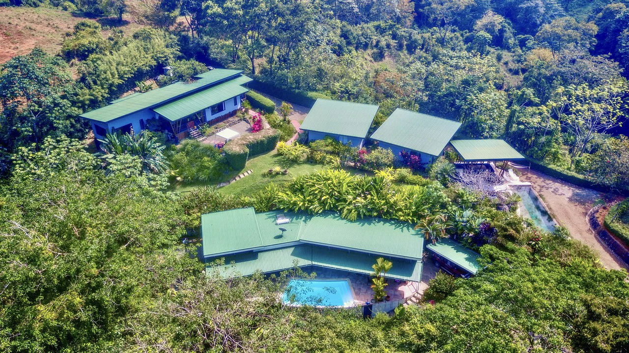 2.24 ACRES – 7 Bedrooms Ocean View Boutique Hotel With Two Pools, 5 Minutes to Uvita, Multiple Rental Options!! - Gallery image 2