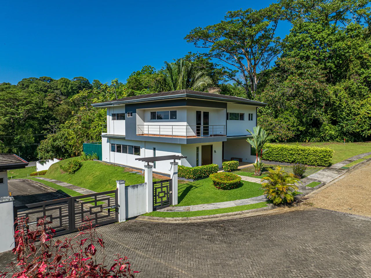 Elegant Tropical Villa Steps from Playa Hermosa – Gated Community