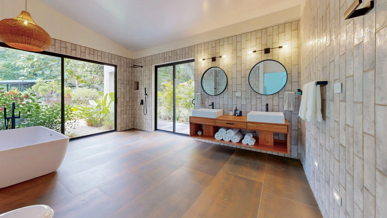 Casa Oropéndula: Modern Jungle Home for Sale Near Dominical, Costa Rica | 3BR, 2.5BA, 3.44 Acres with Creek - Gallery image 4