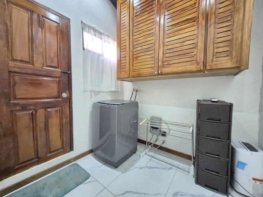 Casa Verde Norouz: Renovated 2-Bedroom Home with Independent Guest Cottage Just 3 Minutes from Sámara - Gallery image 24