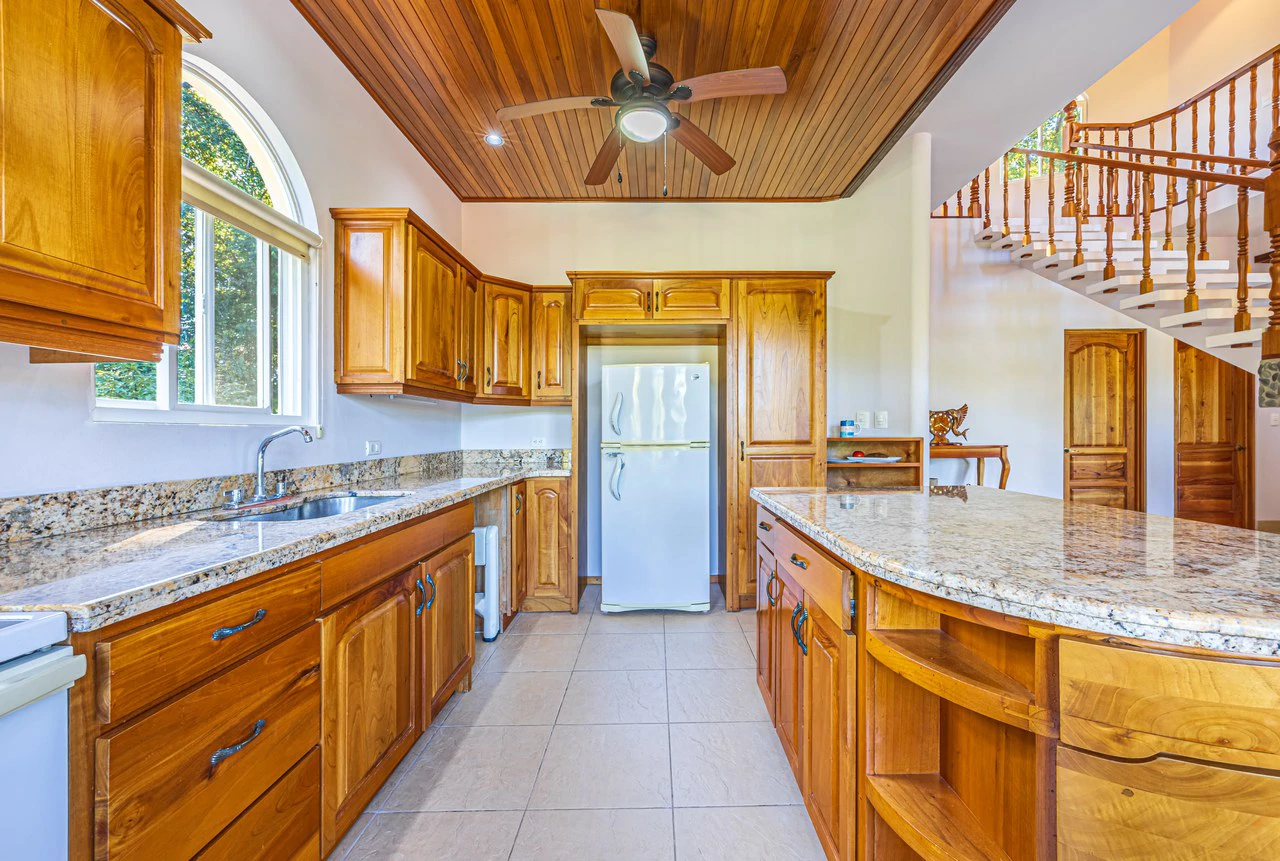 Elegant 3 Bedroom + Office Jungle Home in Puesta Del Sol, Ojochal - Gallery image 27