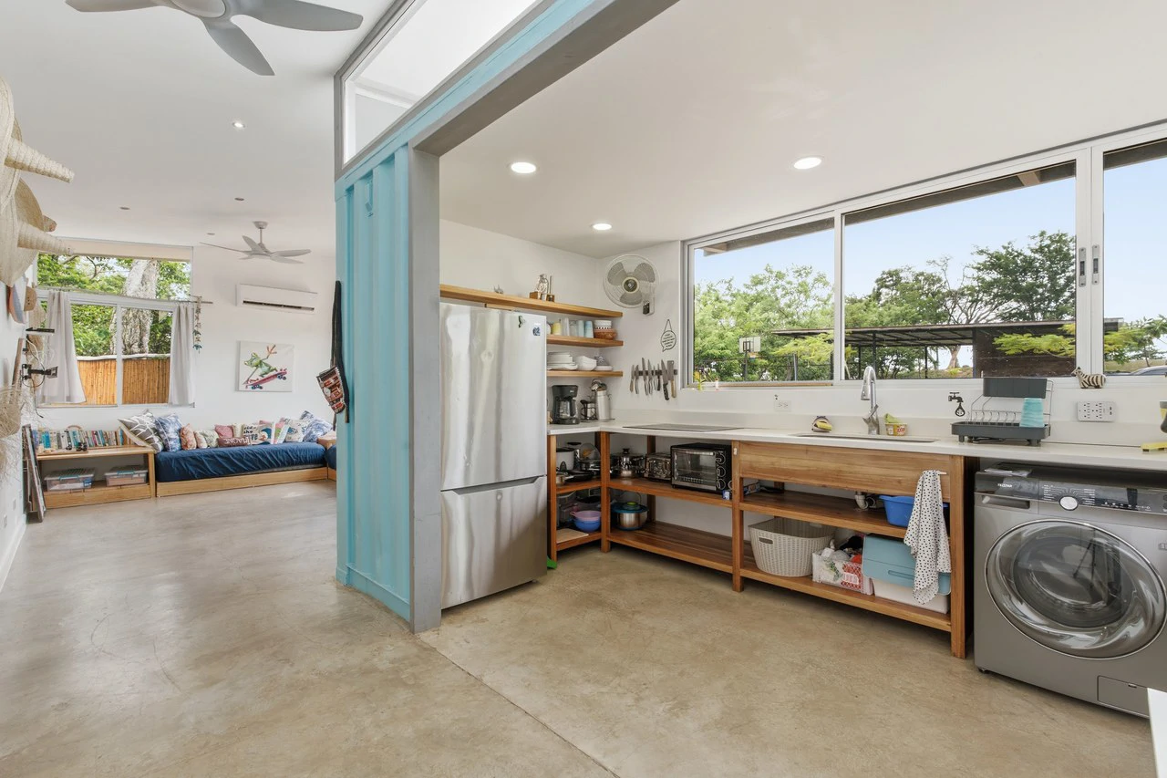 Surf Shack: Ocean-View Property with Home and Development Potential - photo 3