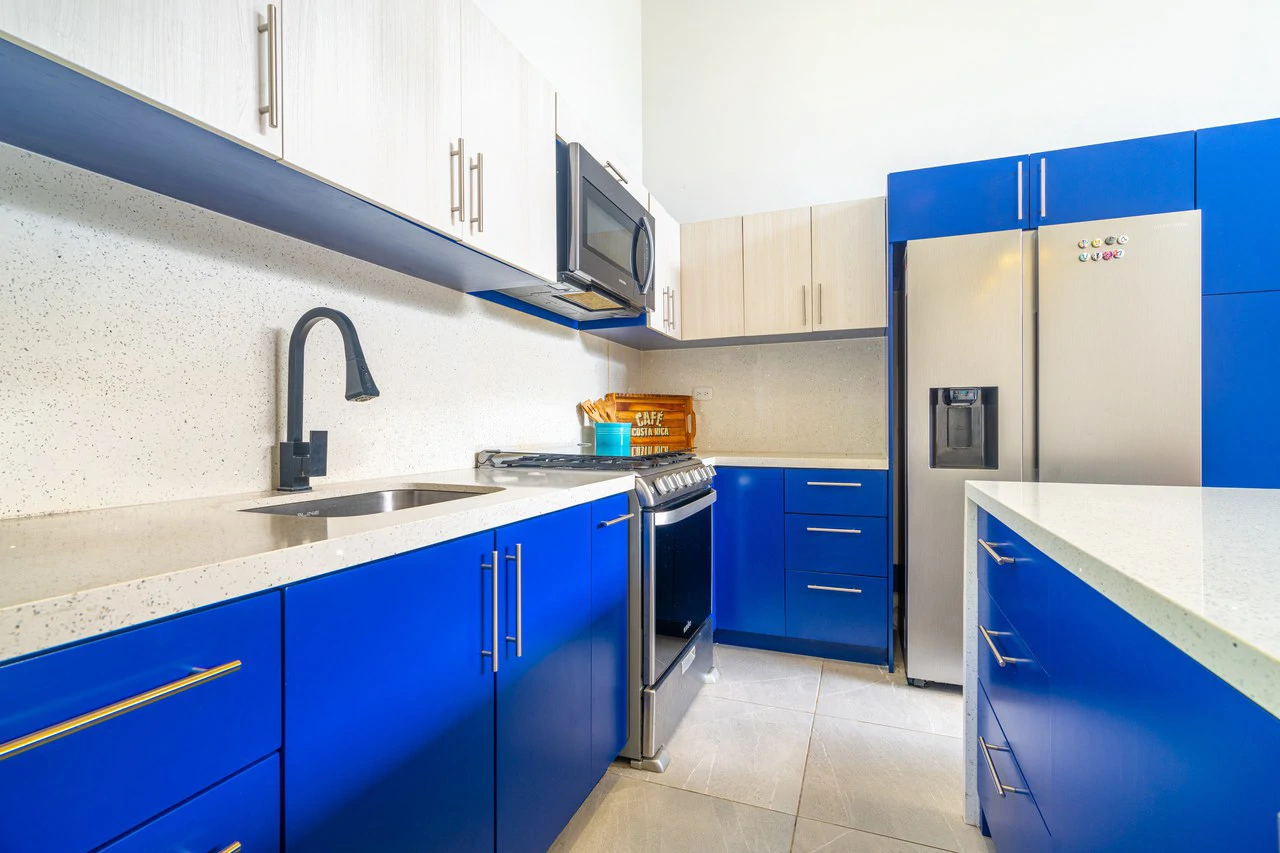 Modern 3 Bedroom Home - Walking distance to it all! - Gallery image 46